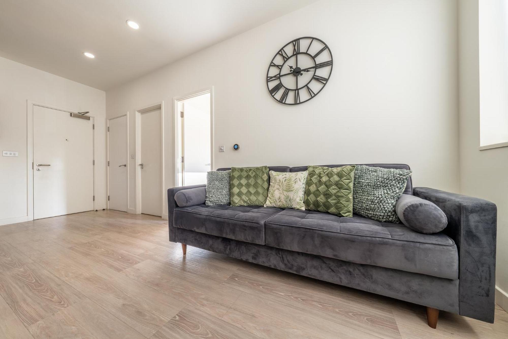 Luxury 1 Bedroom Serviced Apartment With Roof Terrace & Gym Stevenage Exterior foto