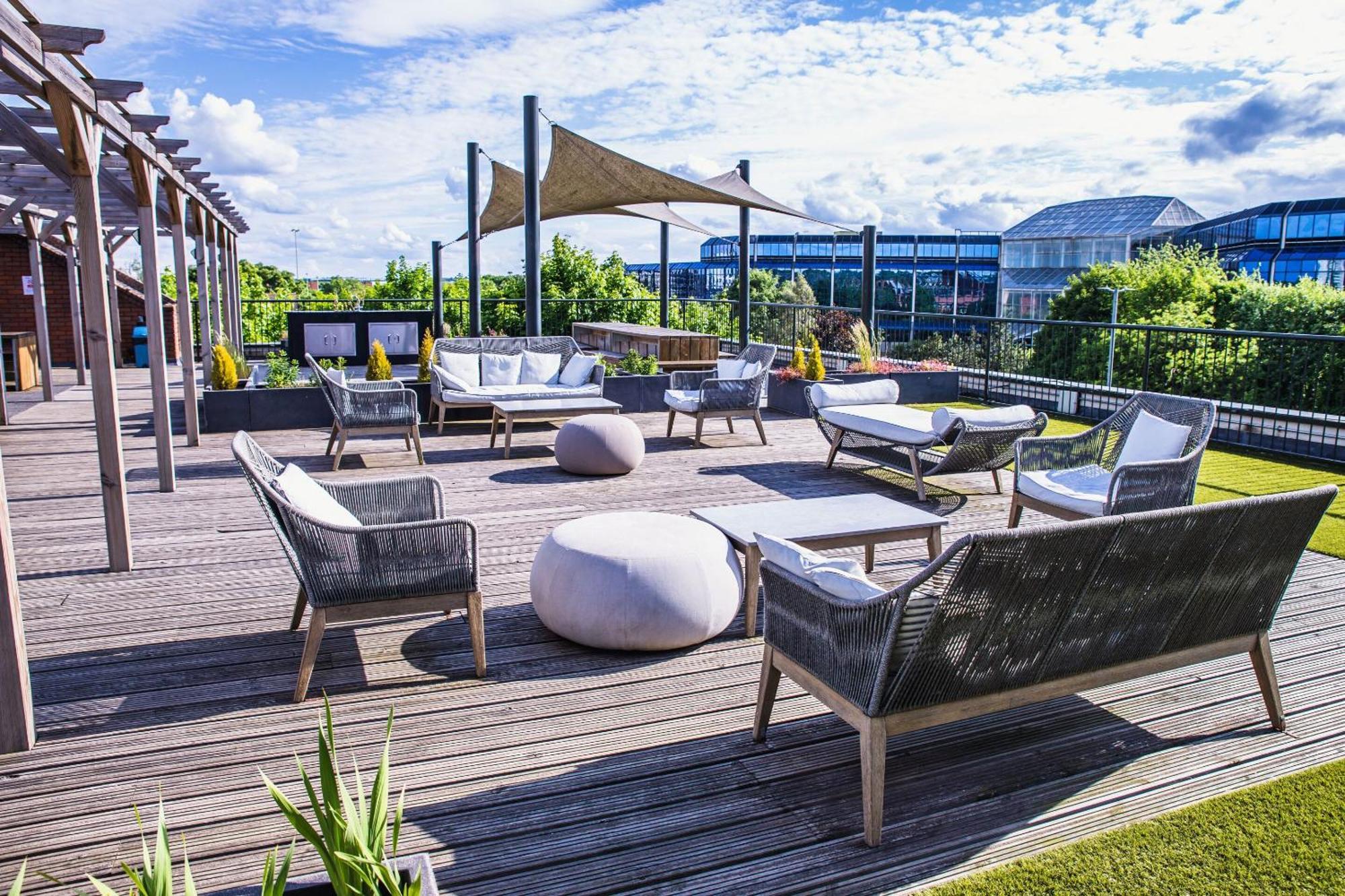 Luxury 1 Bedroom Serviced Apartment With Roof Terrace & Gym Stevenage Exterior foto